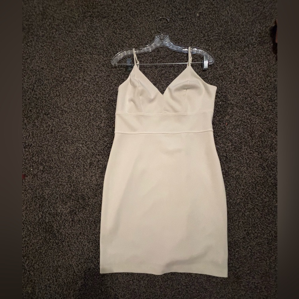EXPRESS🧁🕊️Mini V Neck Cocktail Dress
Graduation dress, bachelorette dress